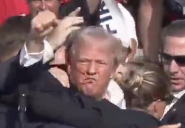 Lire la suite à propos de l’article Tentative d’assassinat de Trump : Théories du complot et critiques émergent sur X