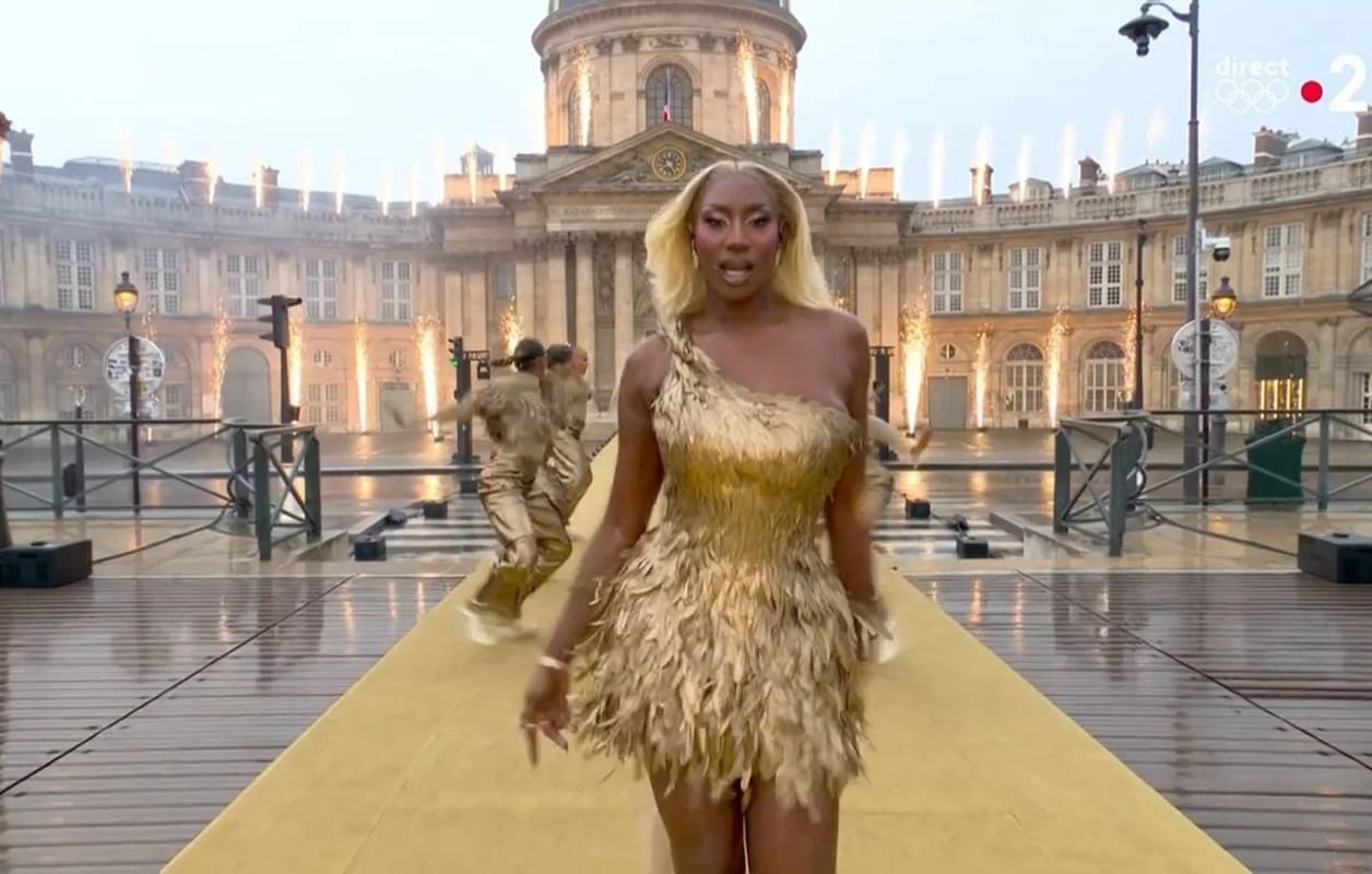 You are currently viewing Aya Nakamura revient sur sa performance controversée à la cérémonie d’ouverture des JO de Paris 2024