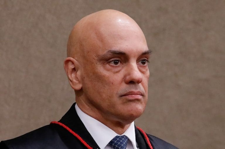 Lire la suite à propos de l’article Brésil : Quand le journaliste David Aguapé accusait la Cour Suprême du Brésil de miner la constitution