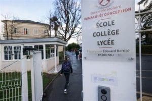 Lire la suite à propos de l’article Enseignement catholique : suspension du directeur d’un lycée de Pau pour « atteintes à la laïcité »