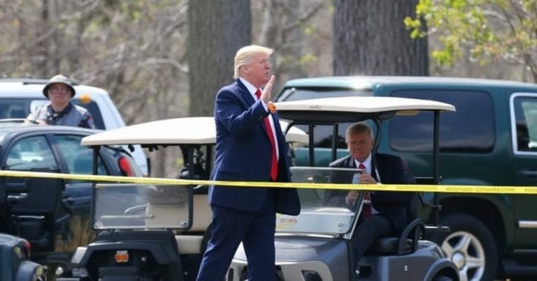 Lire la suite à propos de l’article Etats-unis : Donald Trump « sain et sauf » après des tirs proches de lui en Floride