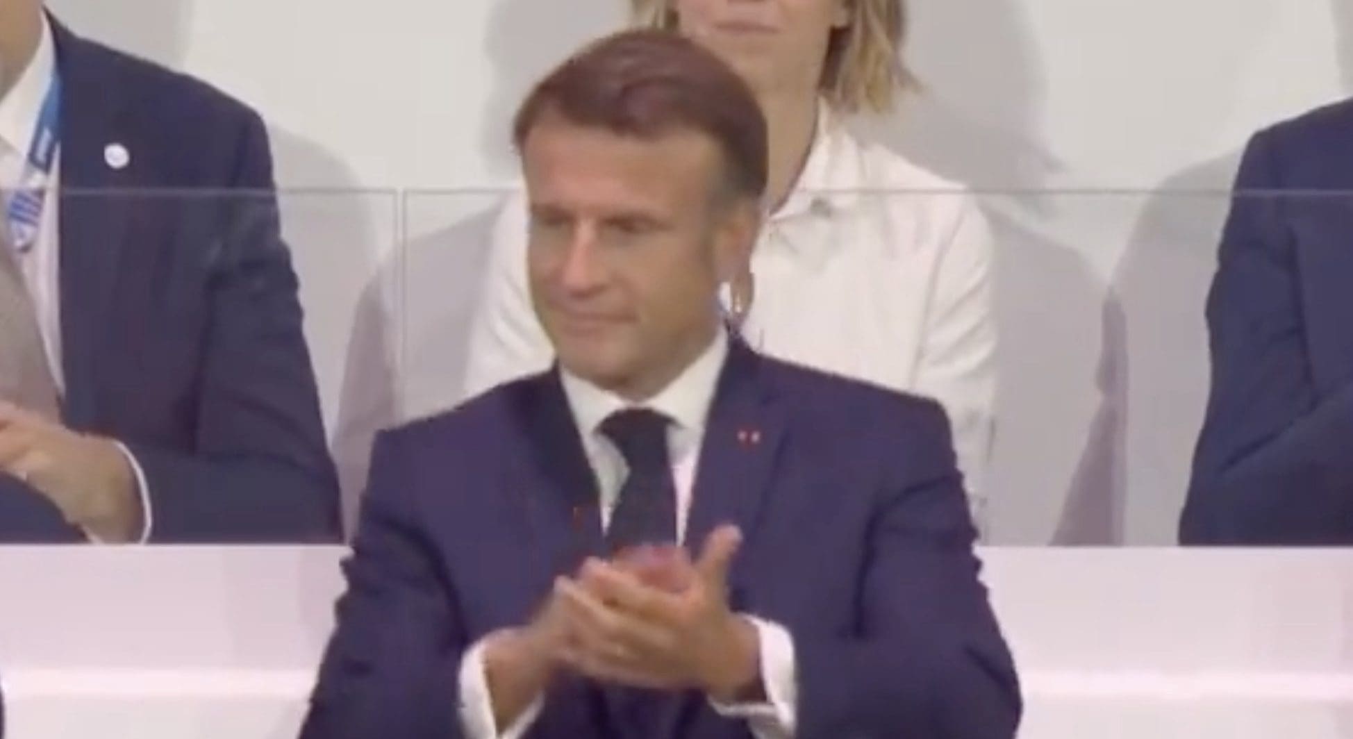 You are currently viewing Jeux paralympiques 2024 : Emmanuel Macron hué lors de la cérémonie de clôture