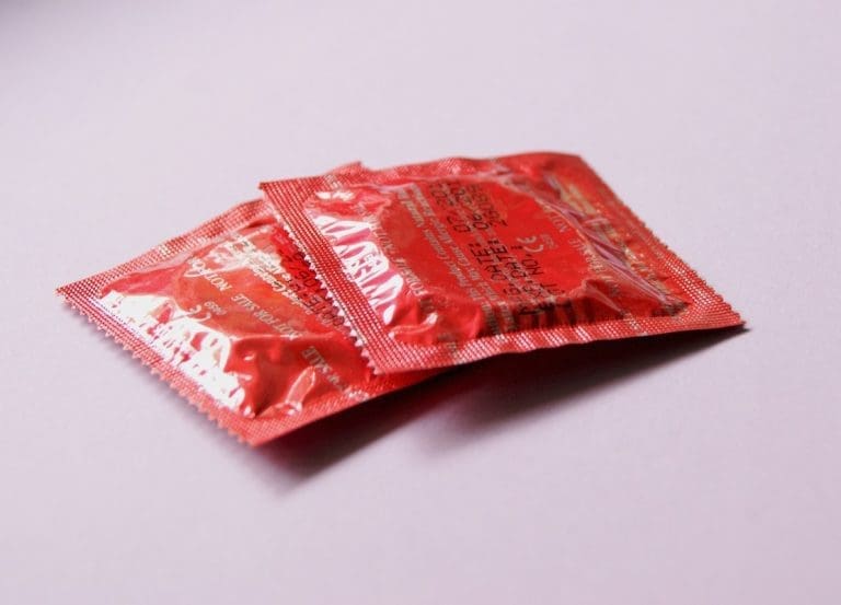 Lire la suite à propos de l’article L’OMS alerte sur la diminution de l’utilisation du préservatif chez les adolescents et encourage l’éducation sexuelle