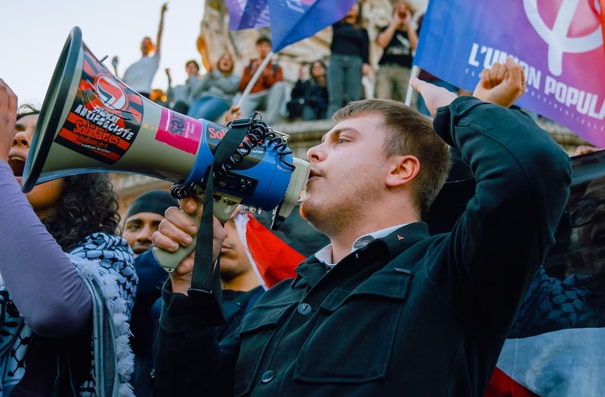 You are currently viewing Louis Boyard annonce une plainte de Marine Le Pen à son  encontre et explique comment il va se défendre