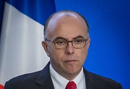 You are currently viewing Matignon : Emmanuel Macron rencontrera Bernard Cazeneuve, mais aussi François Hollande et Nicolas Sarkozy ce lundi à l’Élysée