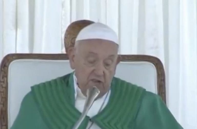 Lire la suite à propos de l’article Papouasie-Nouvelle-Guinée : Le pape François appelle à un meilleur partage des richesses naturelles du pays