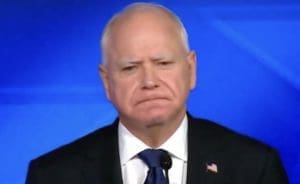 Lire la suite à propos de l’article Etats-Unis : Tim Walz affirme avoir pu s’inspirer de la gouvernance Chinoise lors des évènements de Tiananmen