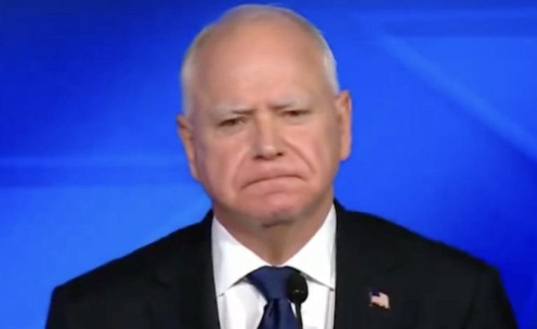 Lire la suite à propos de l’article Etats-Unis : Tim Walz affirme avoir pu s’inspirer de la gouvernance Chinoise lors des évènements de Tiananmen