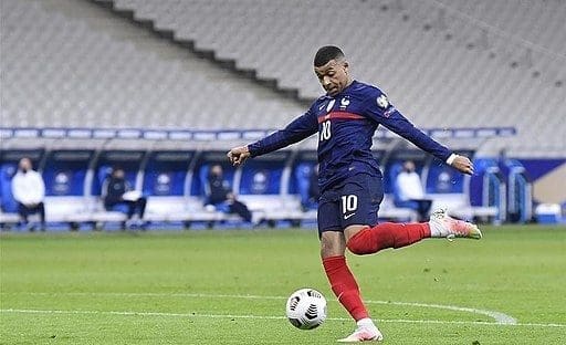 Lire la suite à propos de l’article L’avocate de Kylian Mbappé annonce qu’elle va porter plainte pour dénonciation calomnieuse