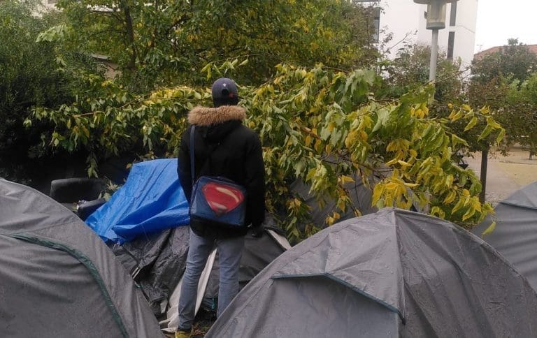 Lire la suite à propos de l’article Lyon : Le Collectif Soutiens Migrants Croix-Rousse dénonce l’abandon des mineurs isolés face à la tempête Kirk