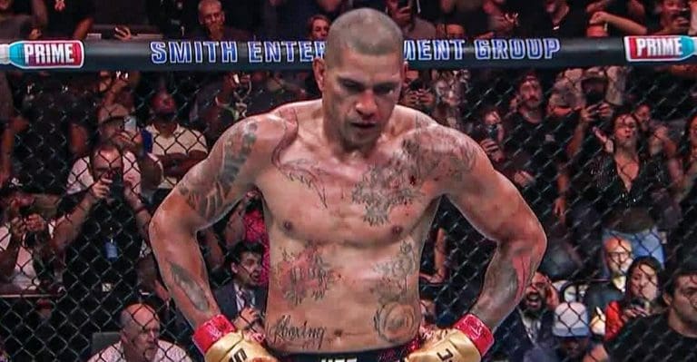 Lire la suite à propos de l’article MMA : Alex Pereira conserve son titre des lourds-légers par TKO face à Khalil Rountree Jr. lors de l’UFC 307