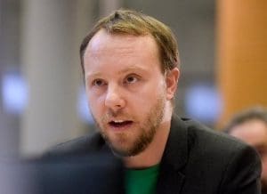 Lire la suite à propos de l’article Parlement européen : L’eurodéputé allemand Daniel Freund traite Orban de Dictateur et appelle à son arrestation