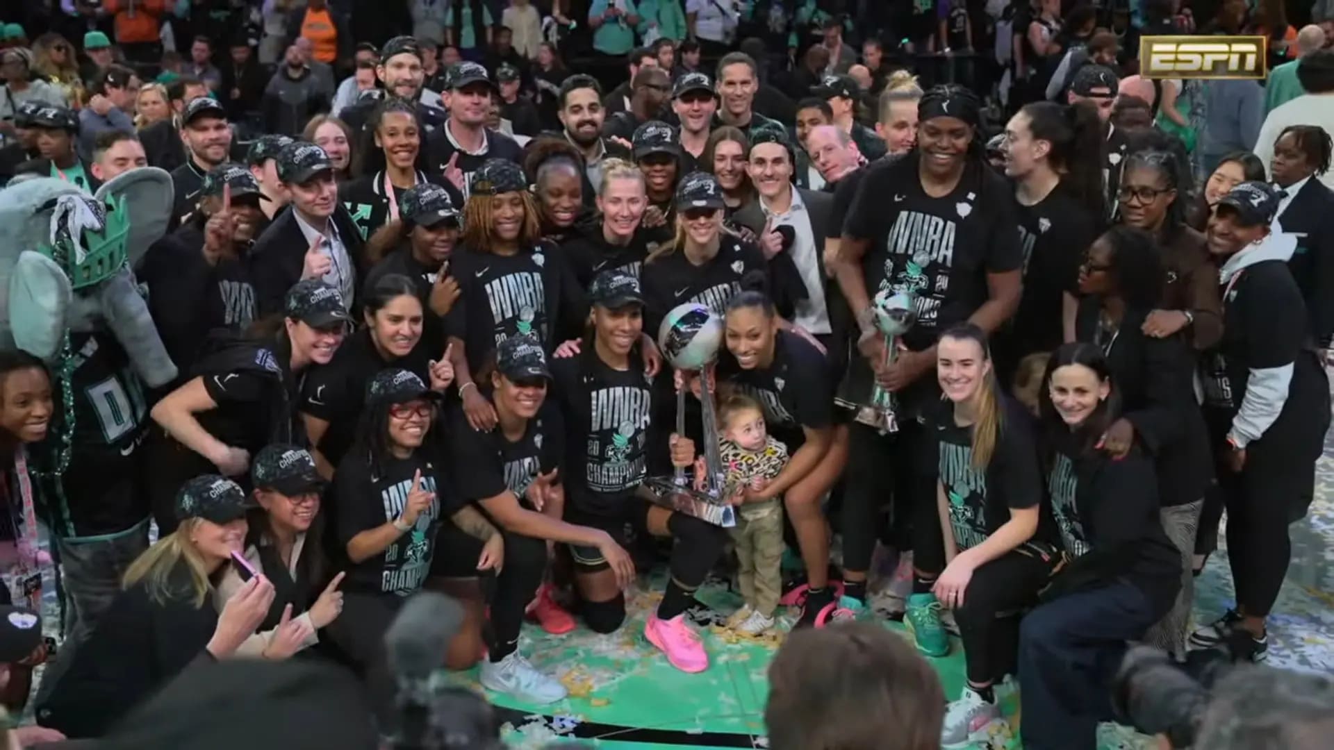 You are currently viewing USA : Le New York Liberty remporte son premier titre WNBA après une victoire historique face aux Minnesota Lynx