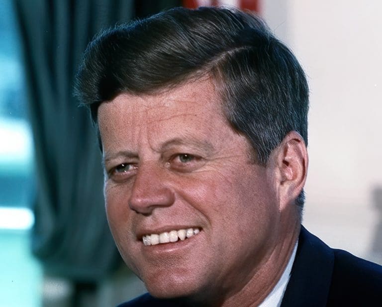 Lire la suite à propos de l’article Anniversaire de la mort de John Fitzgerald Kennedy : mystères et controverses persistantes