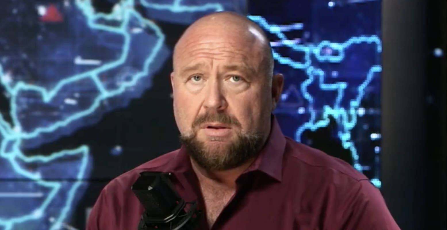 You are currently viewing Etats-unis : Alex Jones affirme que l’administration Biden aurait proposé le transfert d’armes nucléaires à l’Ukraine