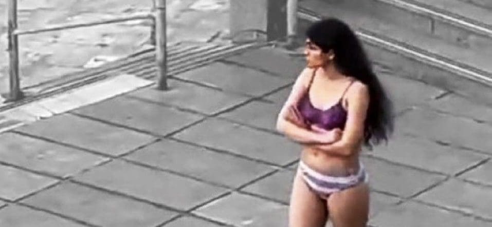 You are currently viewing Iran : Arrestation d’une étudiante qui s’était dévêtue devant son université