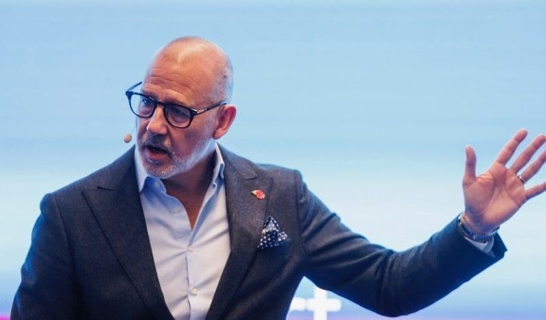 You are currently viewing Jaguar : le PDG, ancien de Disney, réagit aux critiques sur le repositionnement « woke »