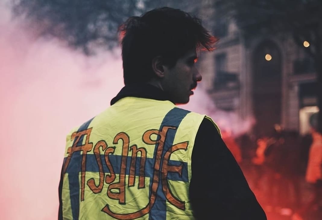 You are currently viewing Juan Branco suspendu par le barreau de Paris pour violation du secret de l’instruction : L’avocat fait appel