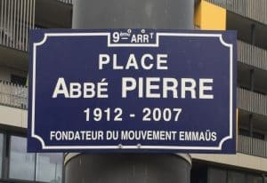 Lire la suite à propos de l’article Lyon : La Ville invite les habitants à renommer la place Abbé Pierre dans le quartier de la Duchère