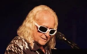 Lire la suite à propos de l’article Michel Polnareff : Sortie de son single Sexcetera, sur la transidentité précédant un album inédit et une tournée d’adieu