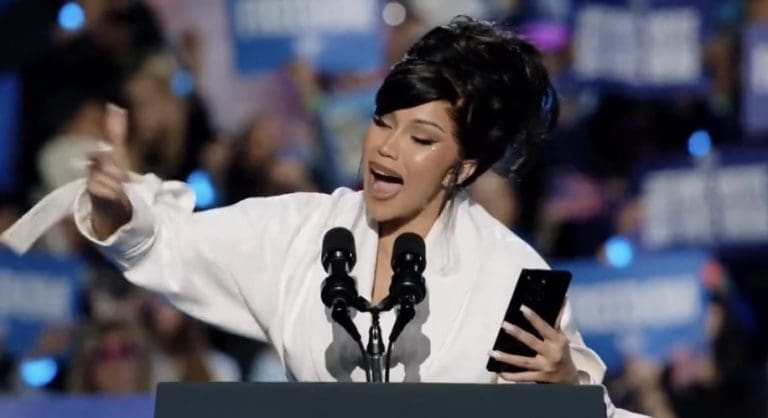 Lire la suite à propos de l’article Présidentielle américaine : Cardi B soutient Kamala Harris et mobilise le public lors d’un meeting dans le Wisconsin