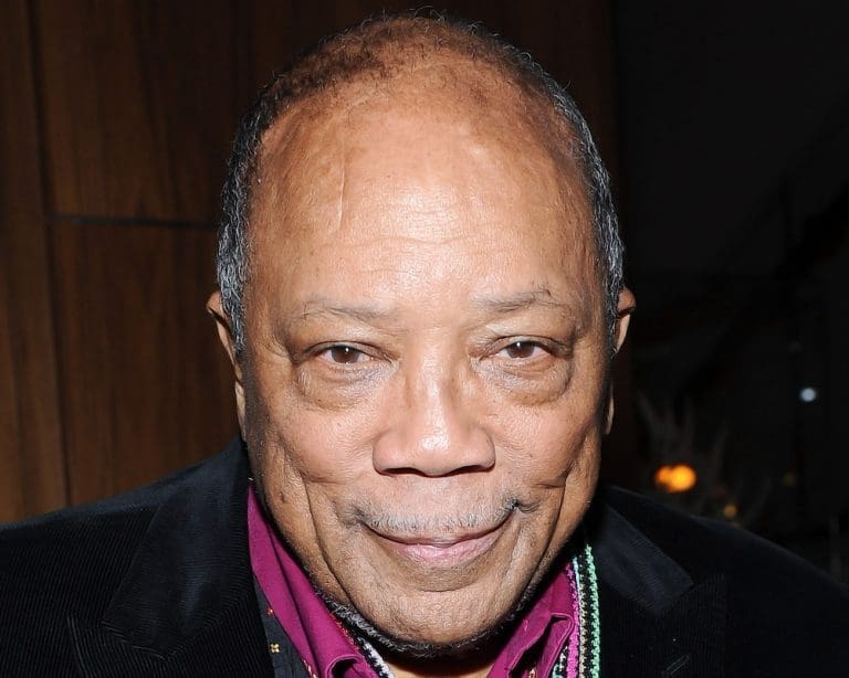 Lire la suite à propos de l’article Quincy Jones, légende de la musique et producteur de Michael Jackson, s’éteint à 91 ans