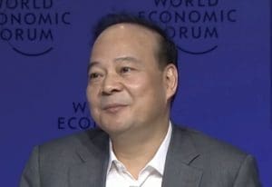 Lire la suite à propos de l’article Tesla : Robin Zeng de CATL, membre du FEM, critique Elon Musk et sa stratégie sur les batteries électriques