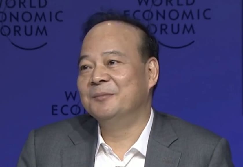 You are currently viewing Tesla : Robin Zeng de CATL, membre du FEM, critique Elon Musk et sa stratégie sur les batteries électriques