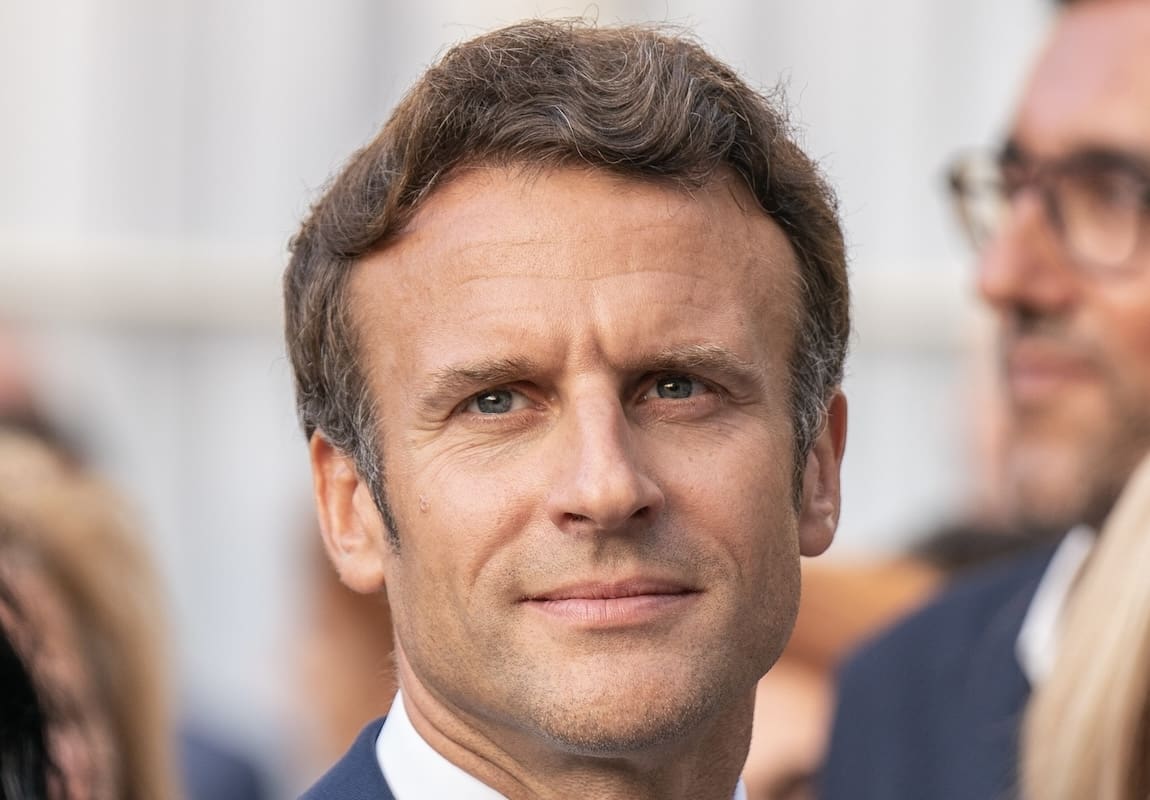 You are currently viewing Emmanuel Macron accusé de propos racistes : la polémique enfle après une enquête du « Monde »