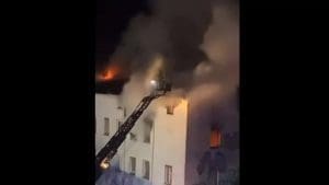 Lire la suite à propos de l’article Incendie tragique d’un squat à Caluire : un mort et trois blessés graves, un drame aux répercussions politiques