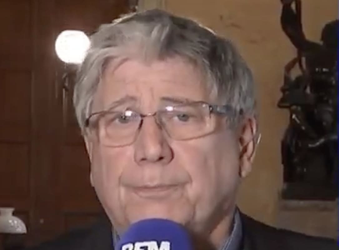 You are currently viewing LFI annonce vouloir censurer Bayrou et demande la démission de Macron