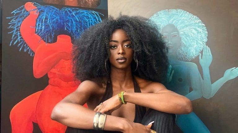 Lire la suite à propos de l’article Lyon : L’artiste Kosua nous propose un voyage entre féminité, divinité et identité