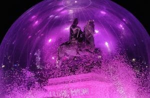 Lire la suite à propos de l’article Lyon : Les 25 ans de la Fête des Lumières célèbrent un quart de siècle d’émerveillement