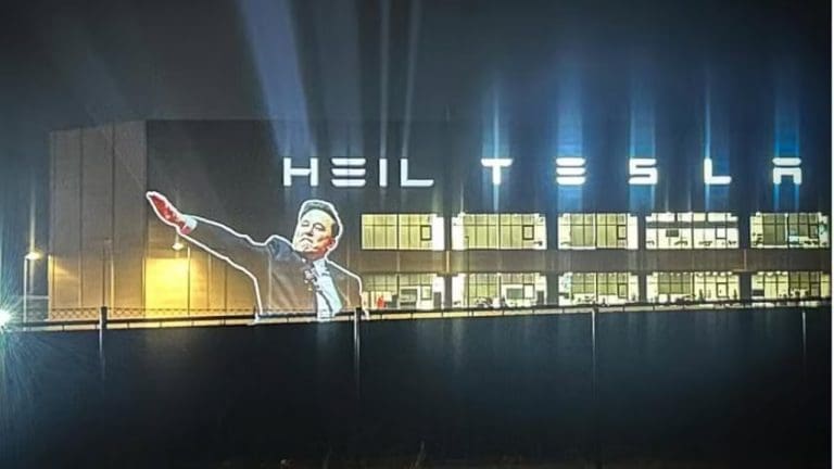 Lire la suite à propos de l’article Allemagne : Elon Musk et son usine visés par des activistes suite à son geste controversé