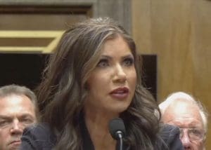 Lire la suite à propos de l’article États-Unis : Kristi Noem s’attaque à l’administration Biden lors de sa nomination à la Sécurité intérieure