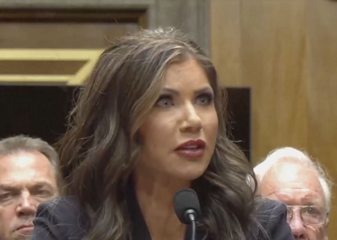 You are currently viewing États-Unis : Kristi Noem s’attaque à l’administration Biden lors de sa nomination à la Sécurité intérieure