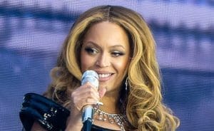 Lire la suite à propos de l’article États-unis : Beyoncé fait don de 2,5 millions de dollars aux victimes des incendies de Los Angeles