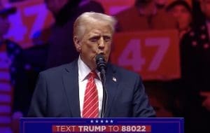 Lire la suite à propos de l’article Etats-unis : Donald Trump annonce la déclassification imminente de documents d’intérêt public