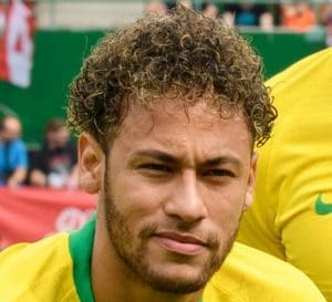 Lire la suite à propos de l’article Foot : Neymar officialise son retour à Santos et enflamme le Brésil