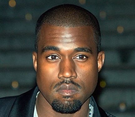 Lire la suite à propos de l’article Kanye West : 2 millions en 24 heures, le rappeur bat tous les records