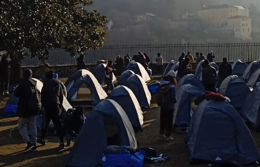 You are currently viewing Lyon : Des migrants déplacés au jardin des Chartreux après l’évacuation du square du Béguin