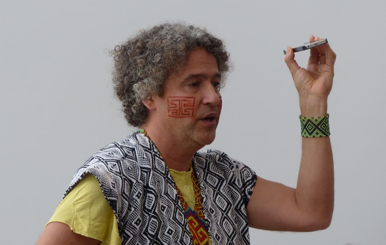 You are currently viewing Paris : Ernesto Neto installe une gigantesque serpent de 28 mètres au Bon Marché