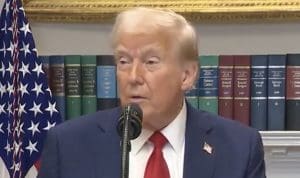 Lire la suite à propos de l’article Washington : Donald Trump annonce un plan historique de 500 milliards de dollars pour l’IA et la technologie