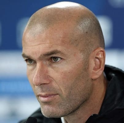 Lire la suite à propos de l’article Zinédine Zidane en route pour les Bleus après 2026 ? Tout concorde selon Vincent Duluc