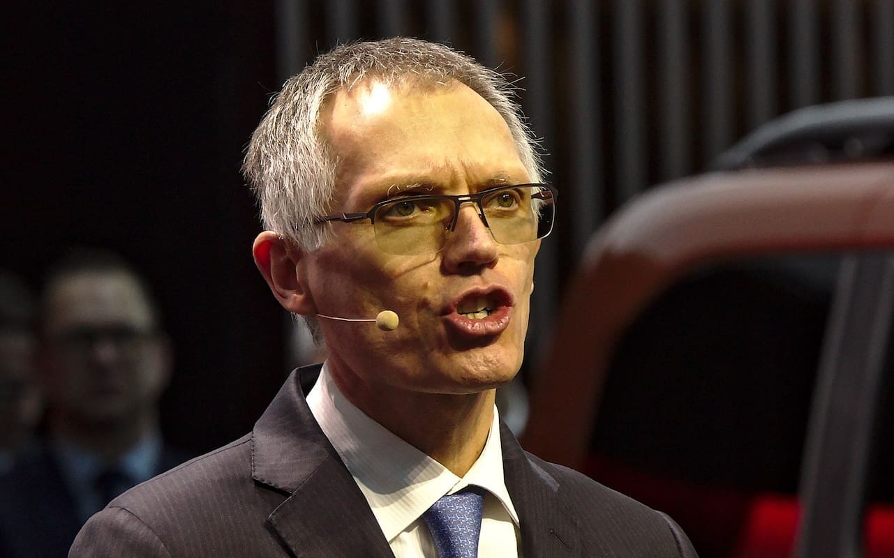 You are currently viewing Carlos Tavares – Une indemnité de départ de 12 millions d’euros après son éviction de Stellantis