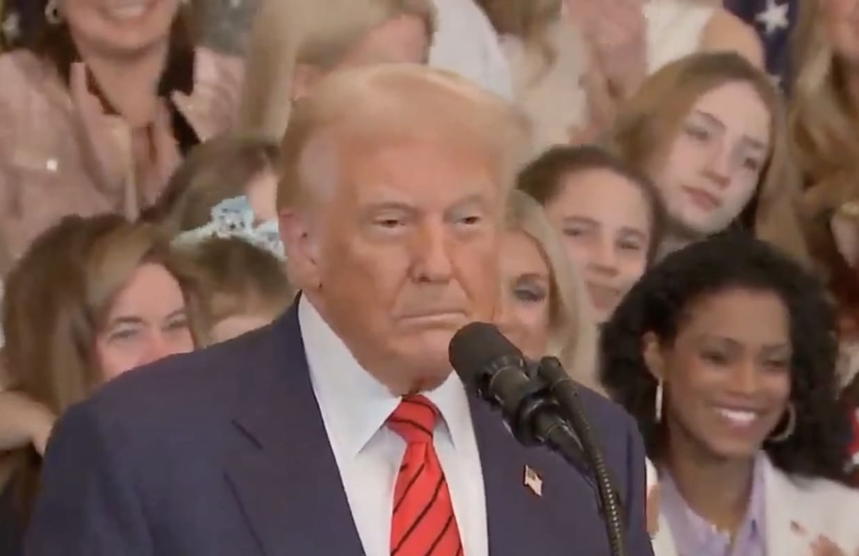 You are currently viewing États-Unis : Trump interdit l’accès des athlètes transgenres aux sports féminins