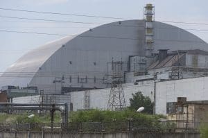 Lire la suite à propos de l’article Guerre en Ukraine : Zelensky accuse la Russie d’avoir endommagé l’arche de la centrale nucléaire de Tchernobyl