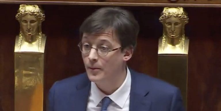 Lire la suite à propos de l’article Justice des mineurs : Sacha Houlié estime que la proposition de loi ne repose pas sur des faits réels