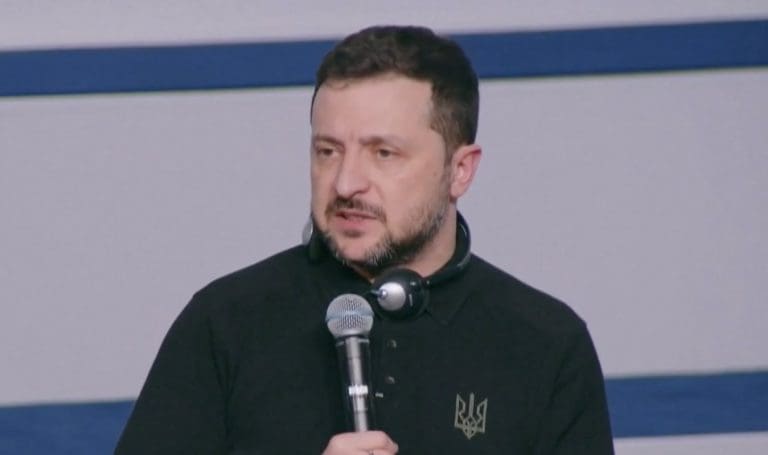 Lire la suite à propos de l’article Munich : Zelensky rencontre des sénateurs Américains pour discuter de l’évolution de la guerre en Urkaine et du contexte global