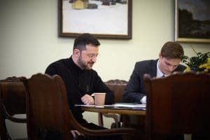 Lire la suite à propos de l’article États-Unis : Ce que Trump a proposé à Zelensky lors de leur appel « fantastique »
